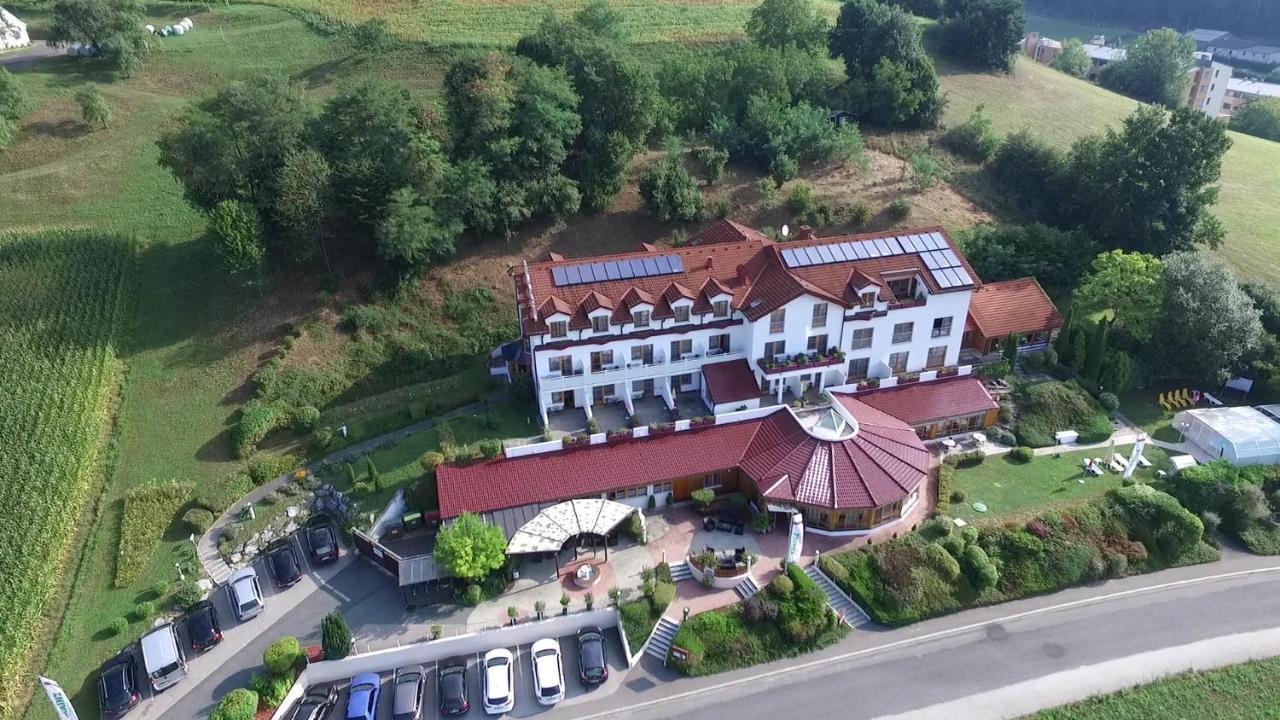 Vitalhotel Krainz Лойперсдорф бай Фюрстенфелд Екстериор снимка