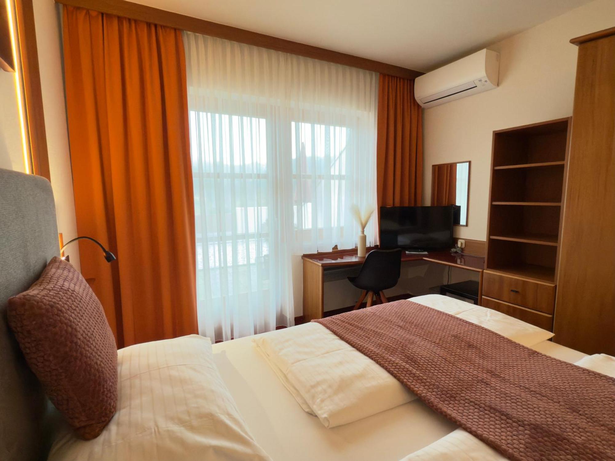 Vitalhotel Krainz Лойперсдорф бай Фюрстенфелд Екстериор снимка