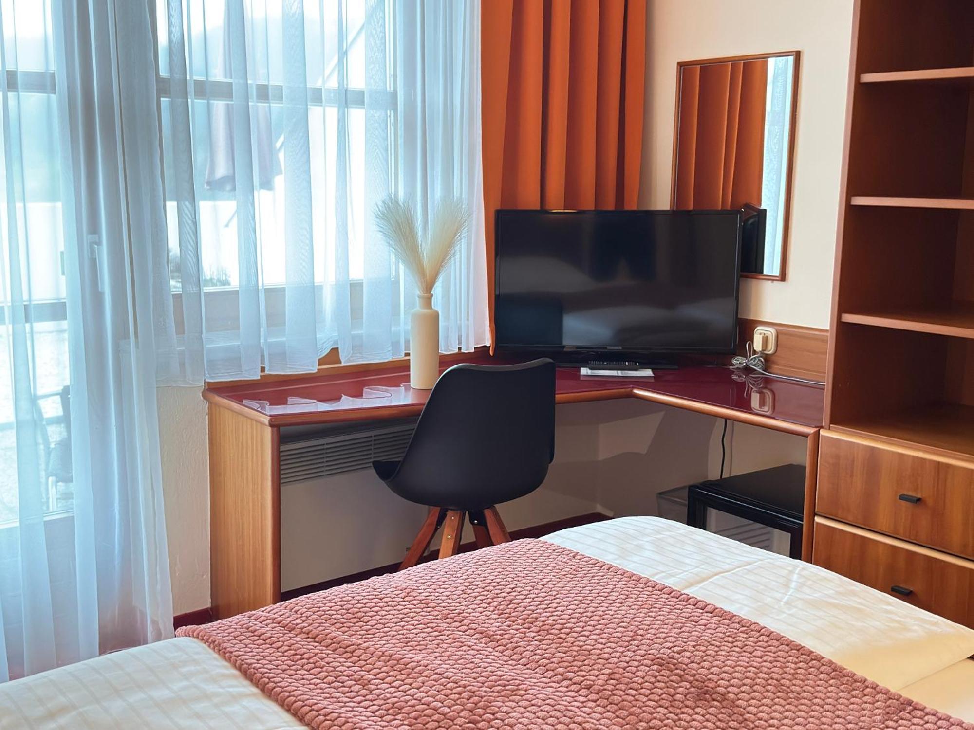 Vitalhotel Krainz Лойперсдорф бай Фюрстенфелд Екстериор снимка