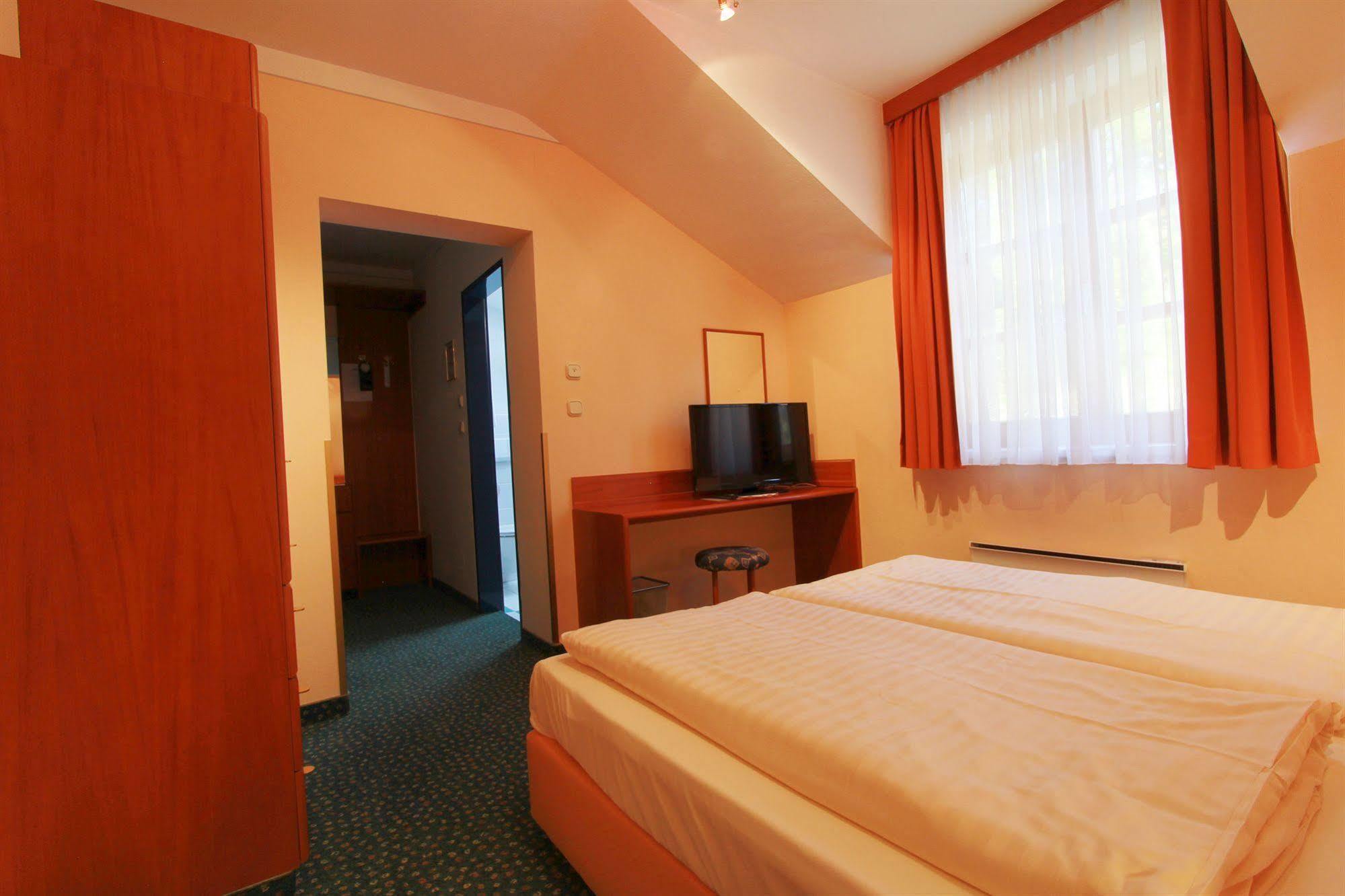 Vitalhotel Krainz Лойперсдорф бай Фюрстенфелд Екстериор снимка