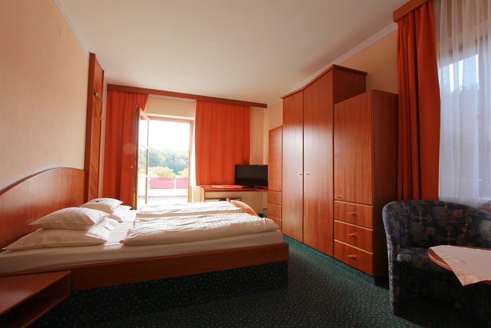 Vitalhotel Krainz Лойперсдорф бай Фюрстенфелд Екстериор снимка